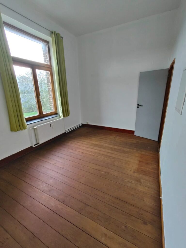 6813904_67446395.jpg