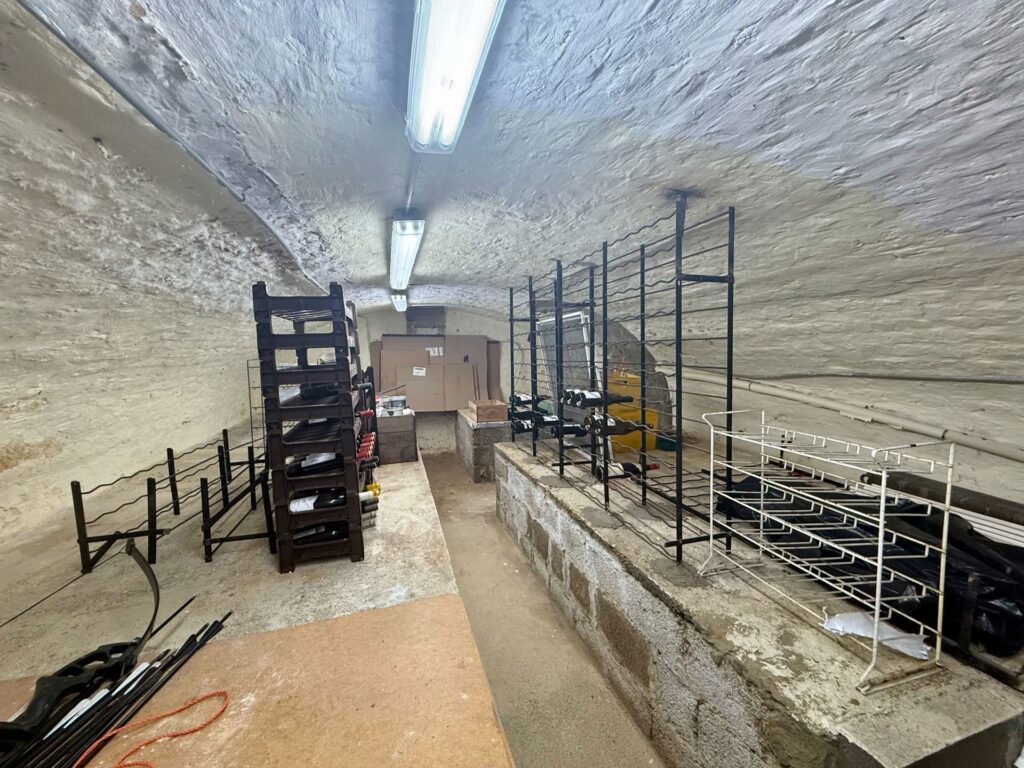 7010656_70154847.jpg