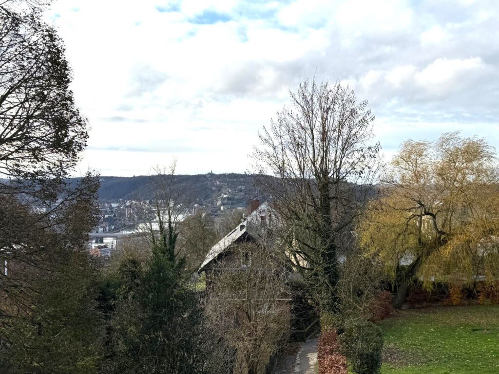 7241420_74210405.jpg