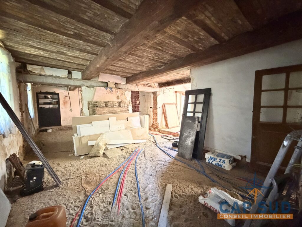 7649352_76853132.jpg