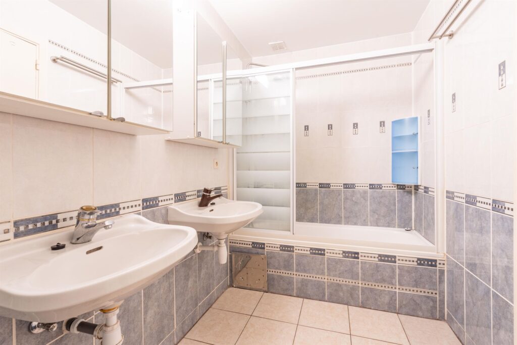 7712742_77903385.jpg